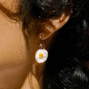 Lisa Says Gah 🍳 Over Easy Hoops 🍳 NWT